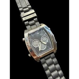 Stylish Men's Quartz Wristwatch Black Silicone Band Silver Tone Case Analog